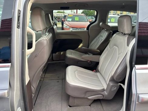 Used 2020 Chrysler Voyager Lxi FWD image 15