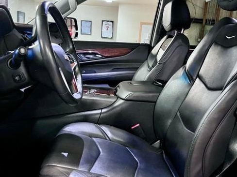 Used 2019 Cadillac Escalade Premium Luxury image 11
