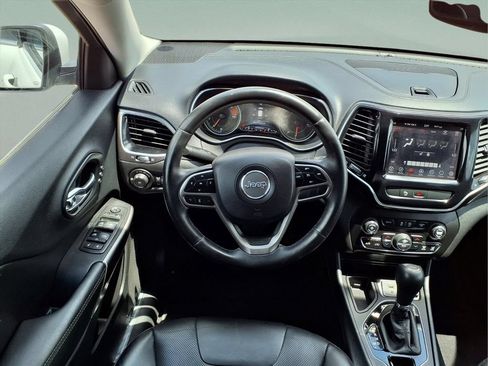 Used 2019 Jeep Cherokee Limited FWD image 9