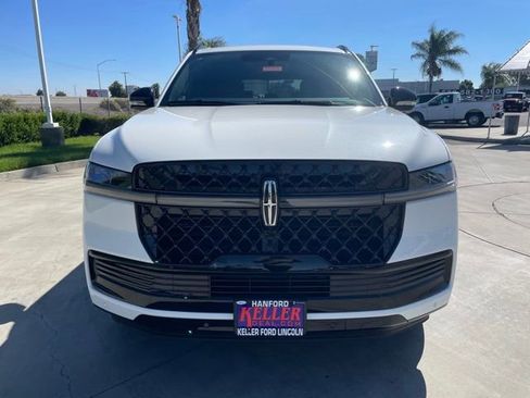 New 2026 Lincoln Navigator Reserve AWD/4WD image 8