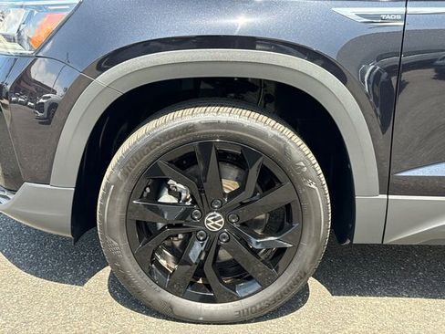 Certified 2023 Volkswagen Taos SE w/ Panoramic Sunroof Package image 13