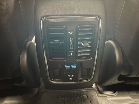 Used 2022 Jeep Grand Cherokee Limited AWD/4WD image 30