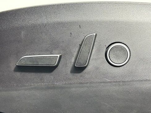 Used 2022 Tesla Model Y Long Range image 28