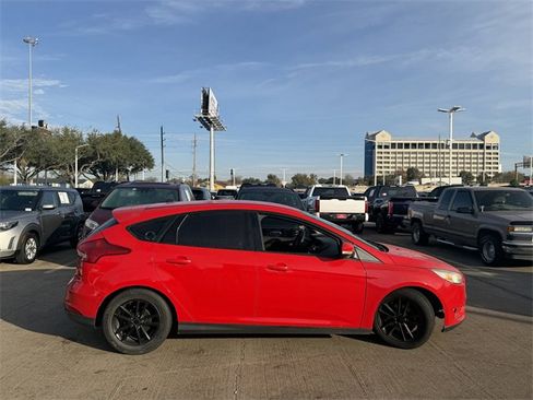 Used 2016 Ford Focus SE image 4