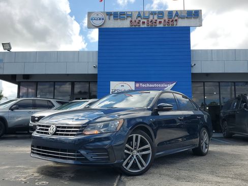 Used 2018 Volkswagen Passat 2.0T R-Line image 2