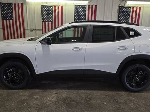 New 2026 Chevrolet Trax LT w/ Driver Confidence Package FWD image 3