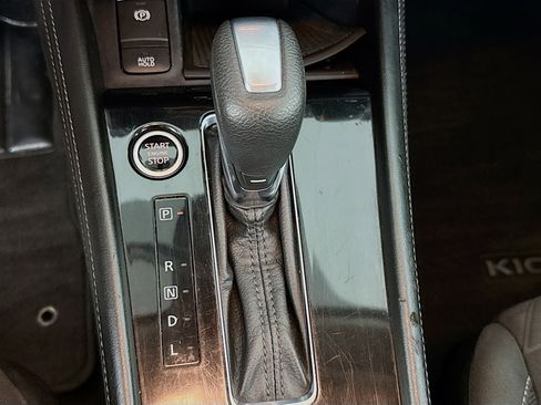 Used 2021 Nissan Kicks SV FWD image 19