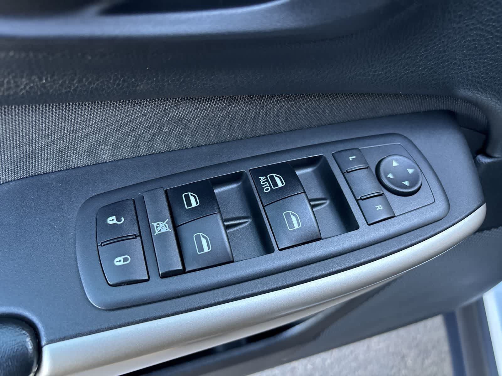 Certified 2018 Jeep Cherokee Latitude w/ Altitude Package AWD/4WD image 11