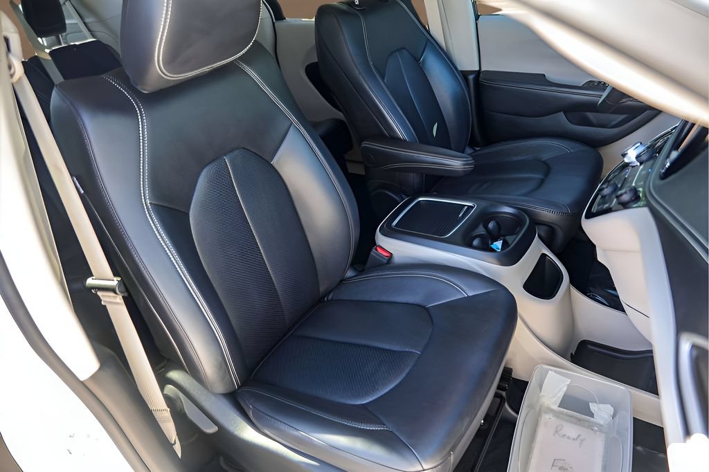 Used 2022 Chrysler Pacifica Touring-L AWD/4WD image 32
