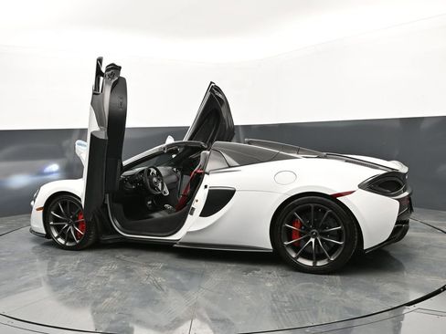 Used 2019 McLaren 570S Spider image 58