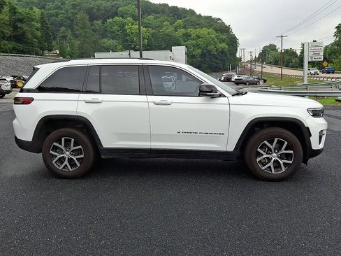 Used 2023 Jeep Grand Cherokee Limited AWD/4WD image 11
