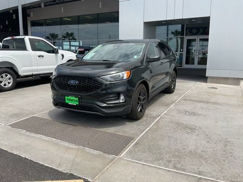 Used 2024 Ford Edge SEL w/ Convenience Package AWD/4WD image 3