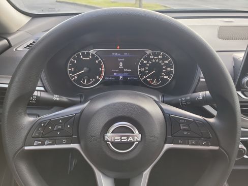 Used 2025 Nissan Altima 2.5 SV FWD image 27