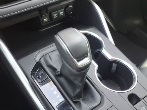 Used 2021 Toyota Highlander XLE FWD image 20