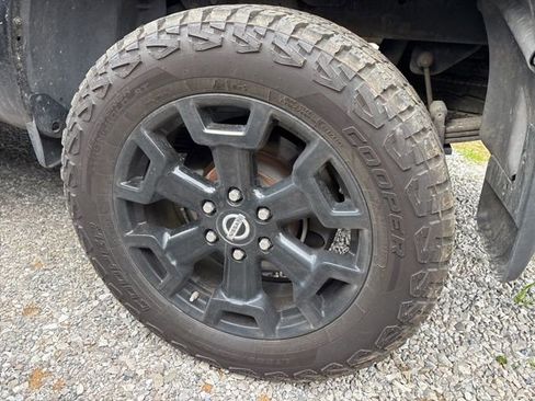 Used 2018 Nissan Titan SV w/ SV Convenience Package image 8