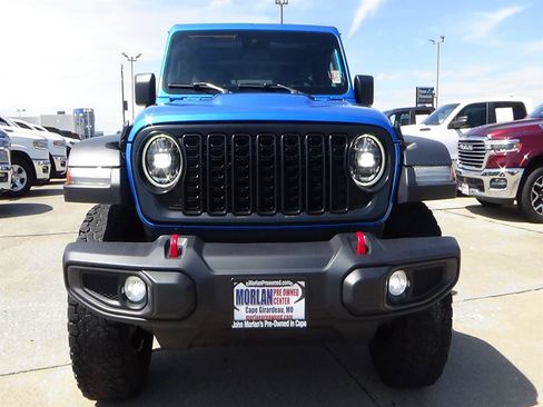 Used 2024 Jeep Wrangler Unlimited Rubicon w/ Convenience Group AWD/4WD image 3