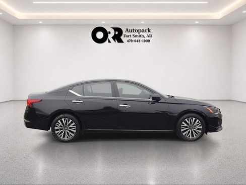 Used 2025 Nissan Altima 2.5 SV FWD image 6