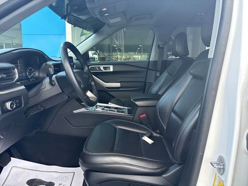 Used 2023 Ford Explorer XLT w/ Equipment Group 202A RWD image 11