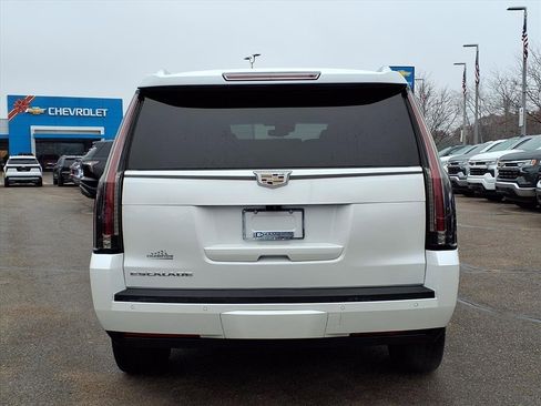 Used 2018 Cadillac Escalade Luxury image 6