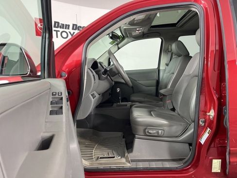 Used 2019 Nissan Frontier SL image 3