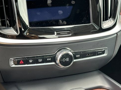 Used 2024 Volvo S60 B5 Plus FWD image 19