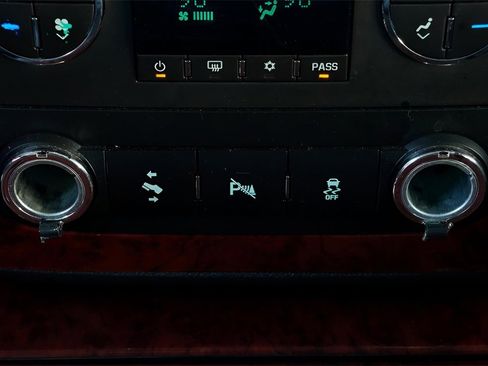 Used 2014 Chevrolet Suburban LTZ image 30