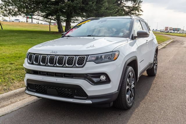 Used 2023 Jeep Compass Limited AWD/4WD image 1