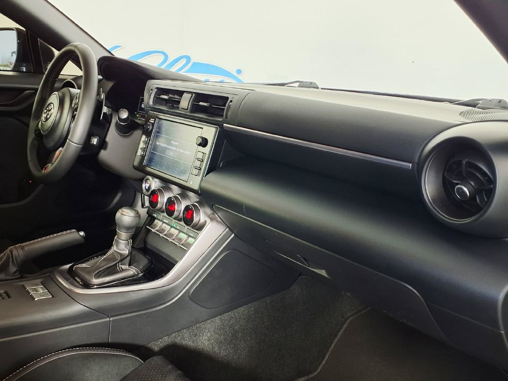 Used 2025 Toyota GR86 Premium RWD image 9
