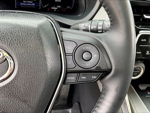Used 2024 Toyota Venza Limited image 11