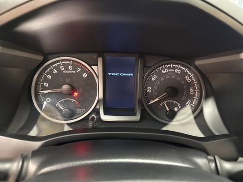 Used 2022 Toyota Tacoma TRD Off-Road AWD/4WD image 33