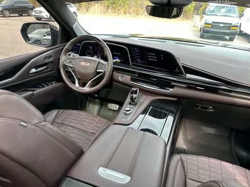 Used 2024 Cadillac Escalade V w/ LPO, ONYX Package image 43