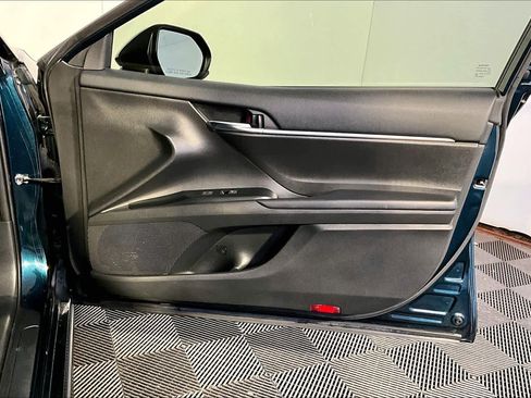 Used 2020 Toyota Camry SE image 23