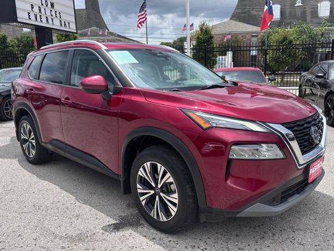 Used 2022 Nissan Rogue SV w/ SV Premium Package FWD image 3
