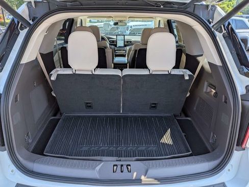 Used 2020 Ford Explorer Platinum w/ Premium Technology Package AWD/4WD image 13
