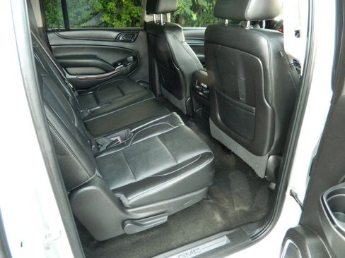 Used 2016 GMC Yukon XL SLT w/ Open Road Package AWD/4WD image 16