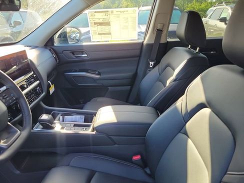 New 2026 Nissan Pathfinder SL FWD image 8