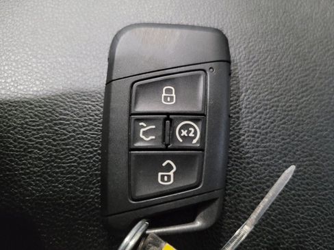 Used 2022 Volkswagen Atlas Cross Sport SE w/ Panoramic Sunroof Package FWD image 32