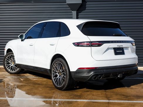 Certified 2023 Porsche Cayenne Platinum Edition image 3