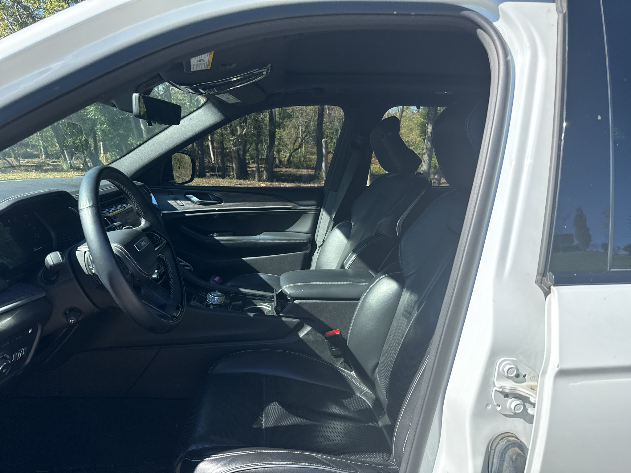 Used 2022 Jeep Grand Cherokee Overland w/ Advanced Protech Group III AWD/4WD image 9