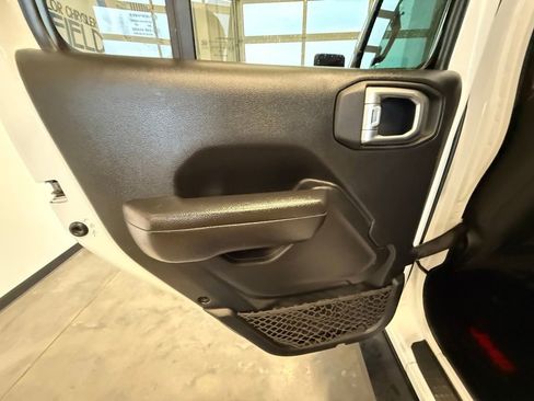 Used 2022 Jeep Wrangler Unlimited Rubicon w/ Xtreme Recon 35" Tire Package AWD/4WD image 17