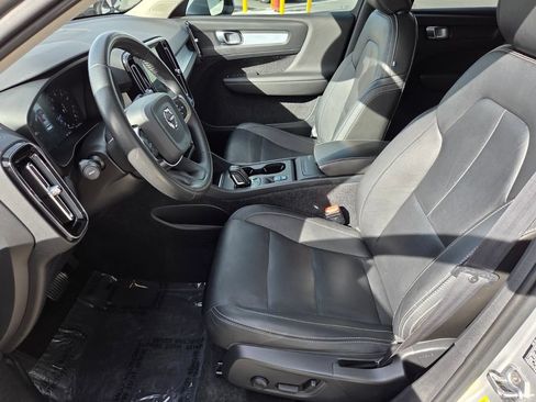 Used 2019 Volvo XC40 T5 Momentum AWD/4WD image 13