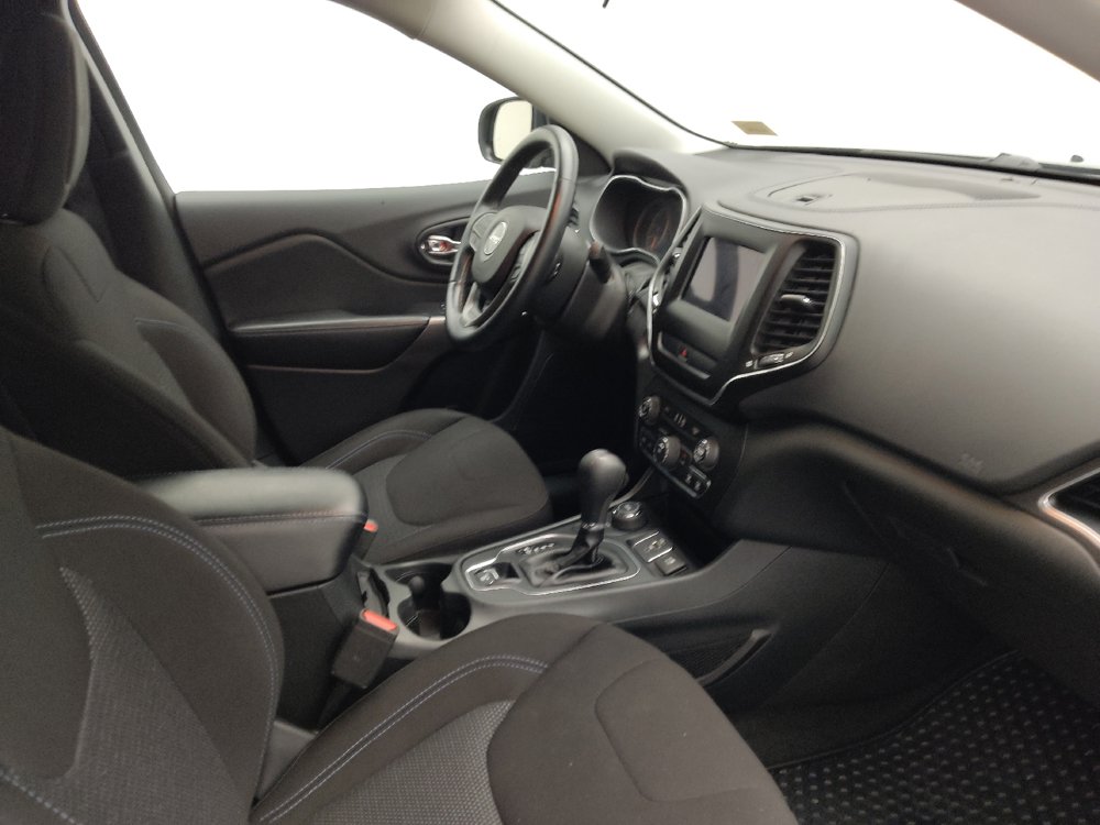 Used 2019 Jeep Cherokee Latitude w/ Cold Weather Group AWD/4WD image 21