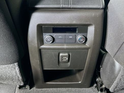 Used 2023 Chevrolet Traverse LT image 25