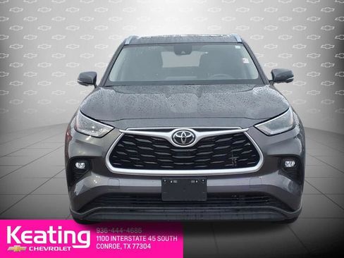 Used 2021 Toyota Highlander XLE AWD/4WD image 10