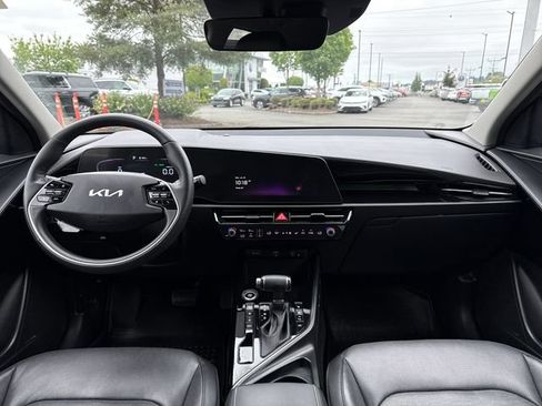 Used 2023 Kia Niro FWD image 11