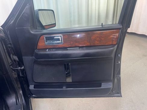 Used 2015 Lincoln Navigator 4WD image 38