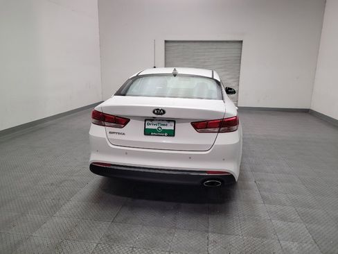 Used 2018 Kia Optima LX w/ 17" Alloy Wheels Package FWD image 7