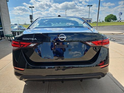 Used 2025 Nissan Sentra SV FWD image 17