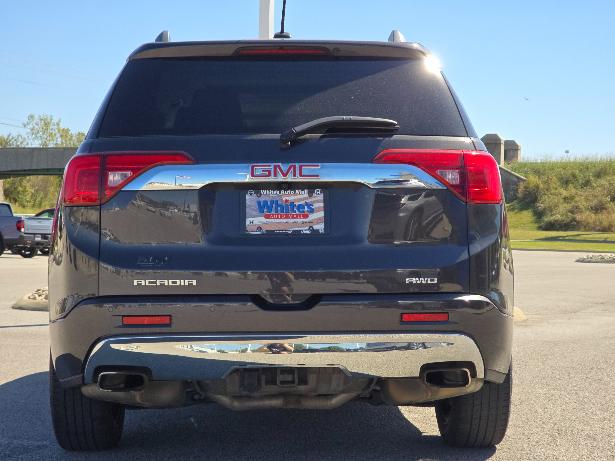 Used 2017 GMC Acadia Denali w/ Technology Package AWD/4WD image 9