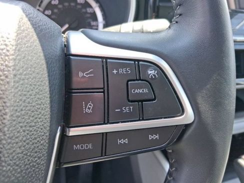 Used 2025 Toyota Highlander XLE AWD/4WD image 26